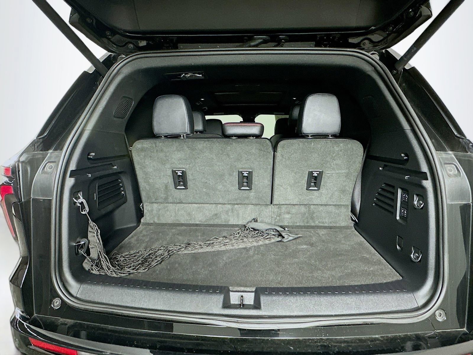 Used 2025 Chevrolet Traverse RS image 29