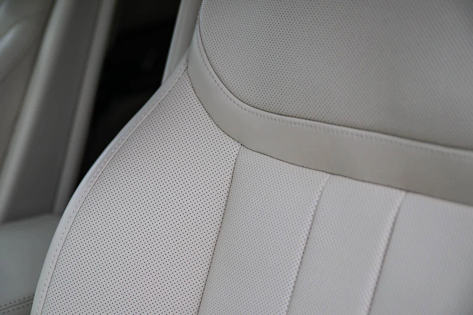 Used 2025 Land Rover Range Rover SE image 28
