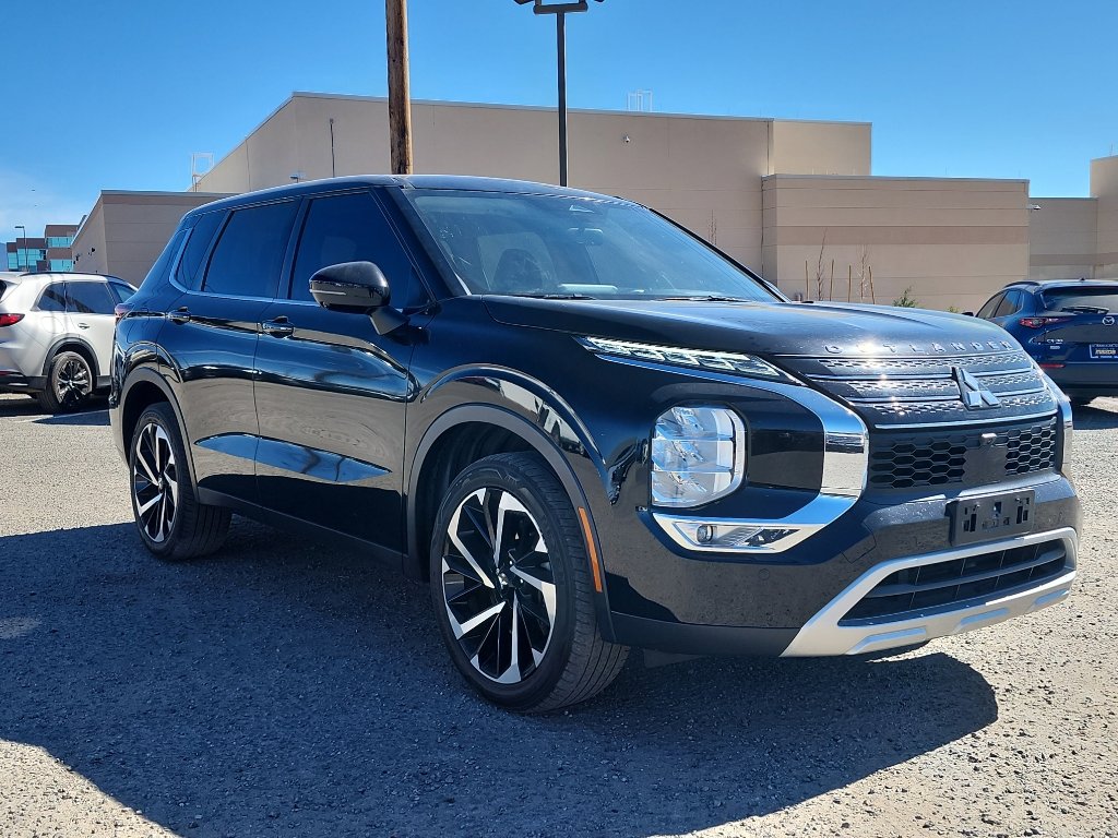 Used 2022 Mitsubishi Outlander SEL Black Edition image 3