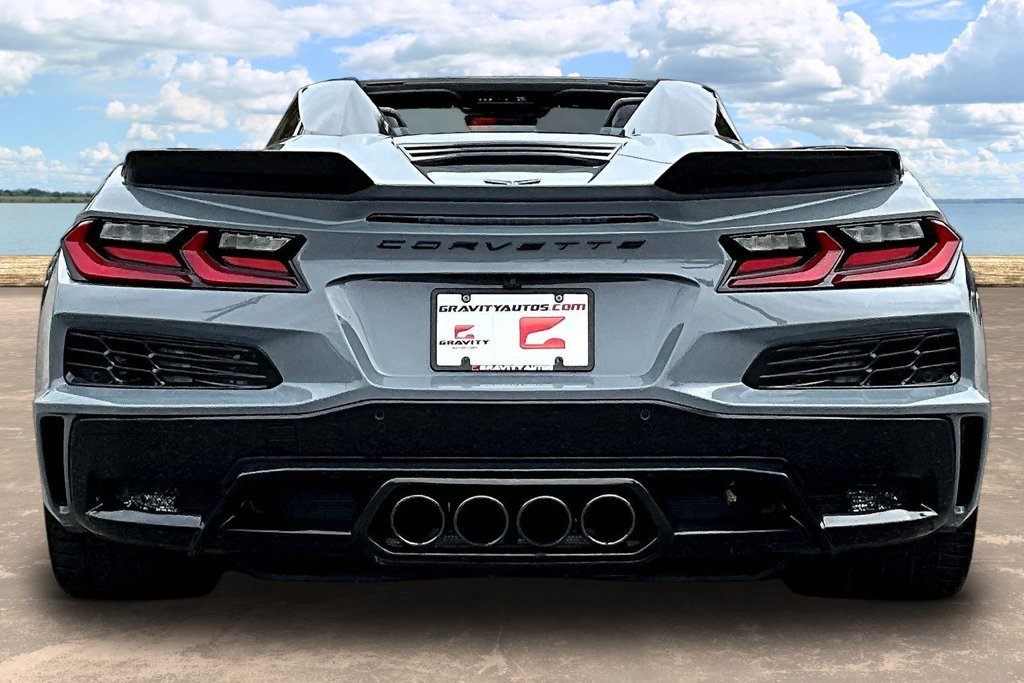 Used 2025 Chevrolet Corvette Z06 w/ Stealth Interior Trim Package RWD image 5