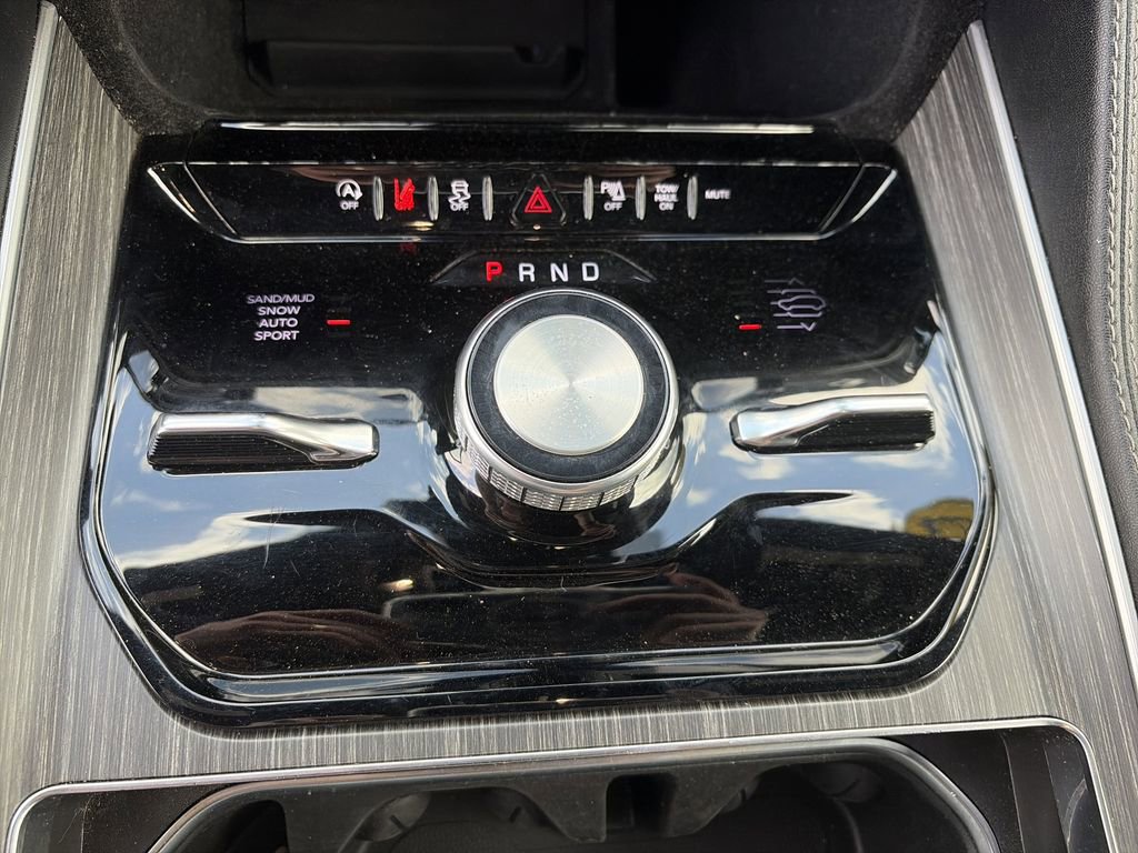 Used 2024 Jeep Wagoneer Series III AWD/4WD image 28