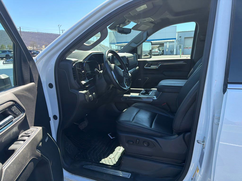 Used 2024 Chevrolet Silverado 3500 LTZ w/ LTZ Convenience Package AWD/4WD image 12