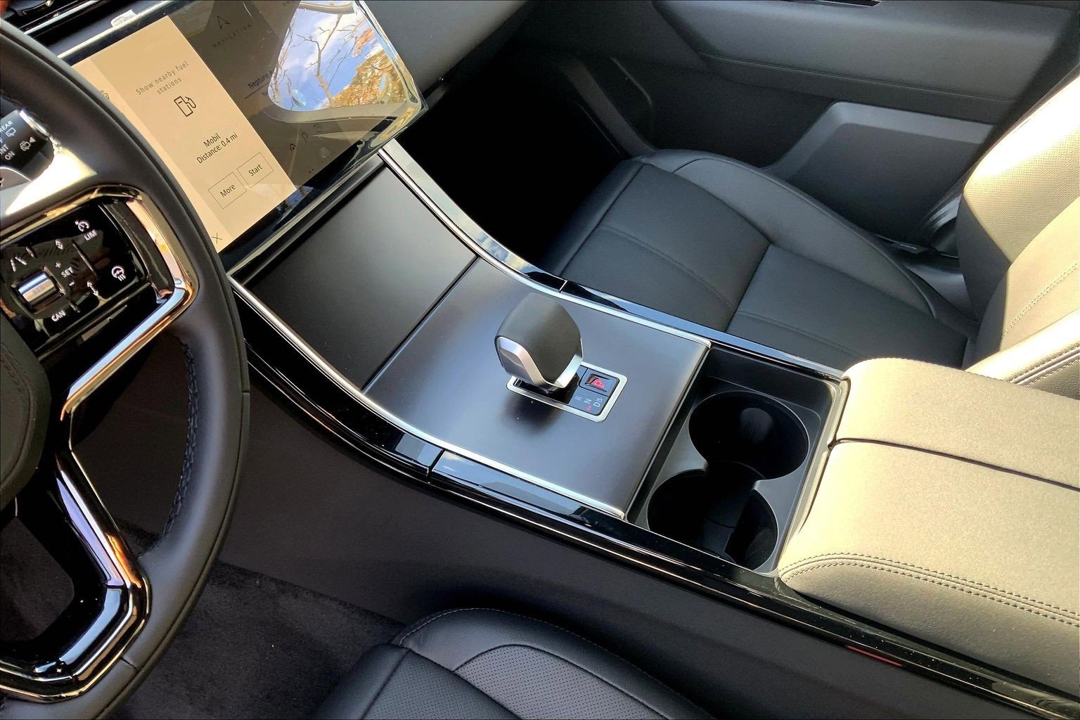 New 2026 Land Rover Range Rover Velar Dynamic SE image 7