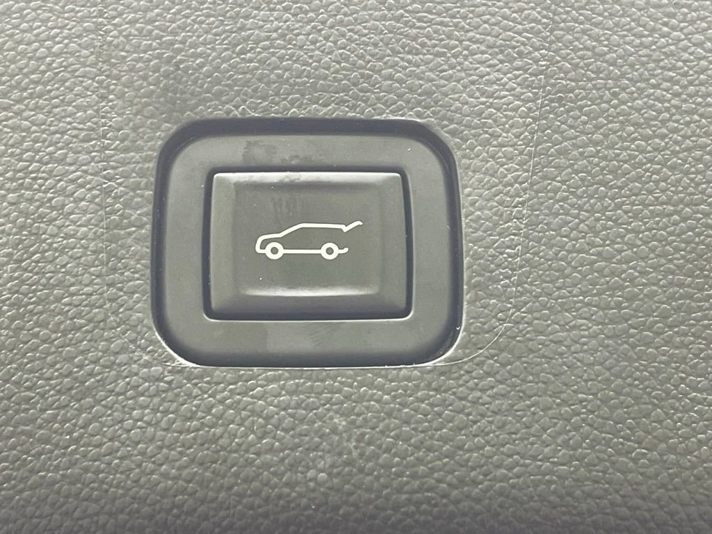 Used 2023 Chevrolet Traverse High Country w/ LPO, Floor Liner Package AWD/4WD image 23