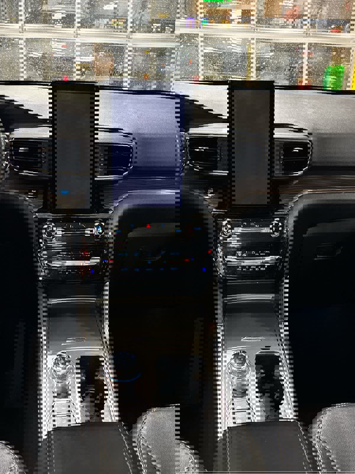 Used 2022 Ford Explorer Limited w/ Limited Technology Package image 11