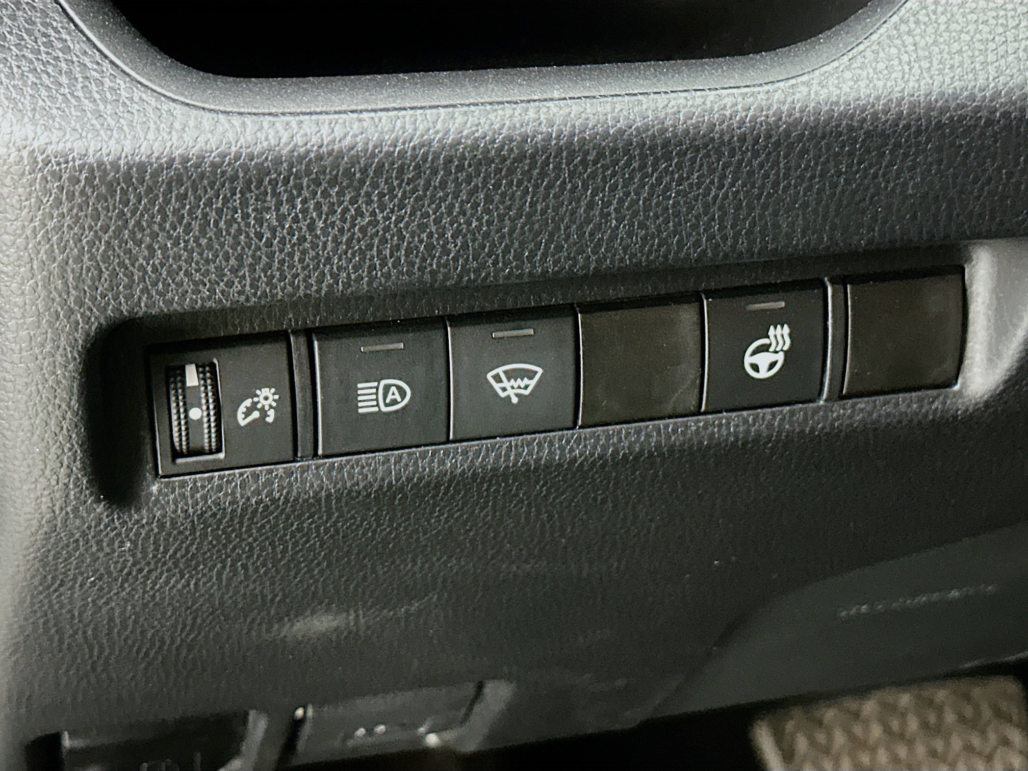 Used 2021 Toyota RAV4 XLE w/ XLE Grade Weather Package FWD image 17