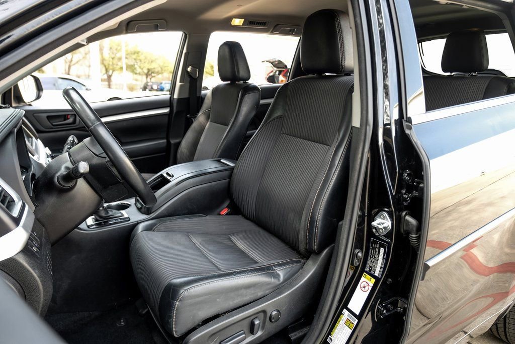 Used 2017 Toyota Highlander Plus image 8
