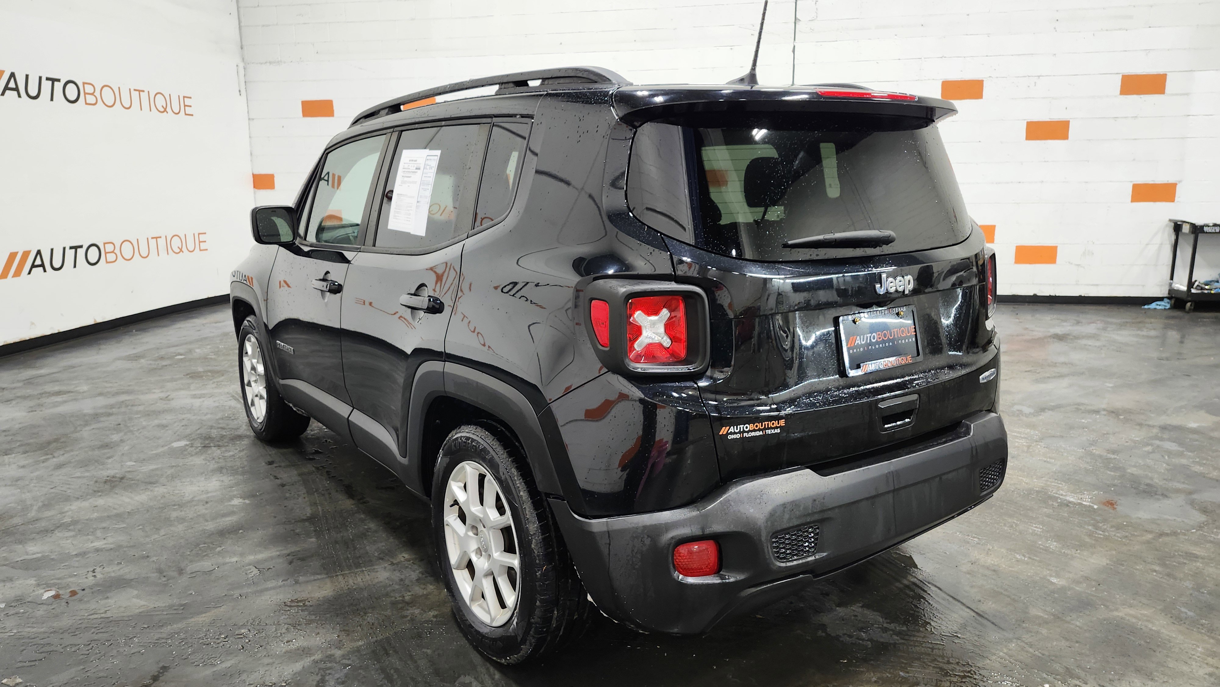 Used 2019 Jeep Renegade Latitude w/ Cold Weather Group image 14
