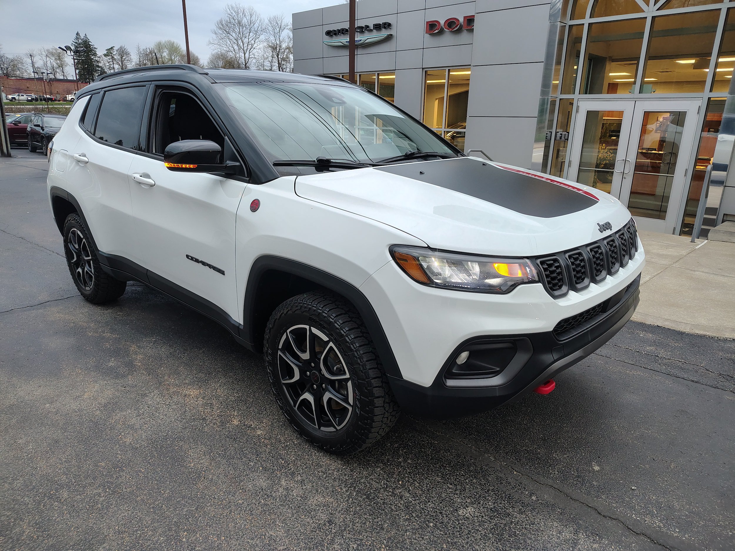 Certified 2025 Jeep Compass Trailhawk AWD/4WD image 2