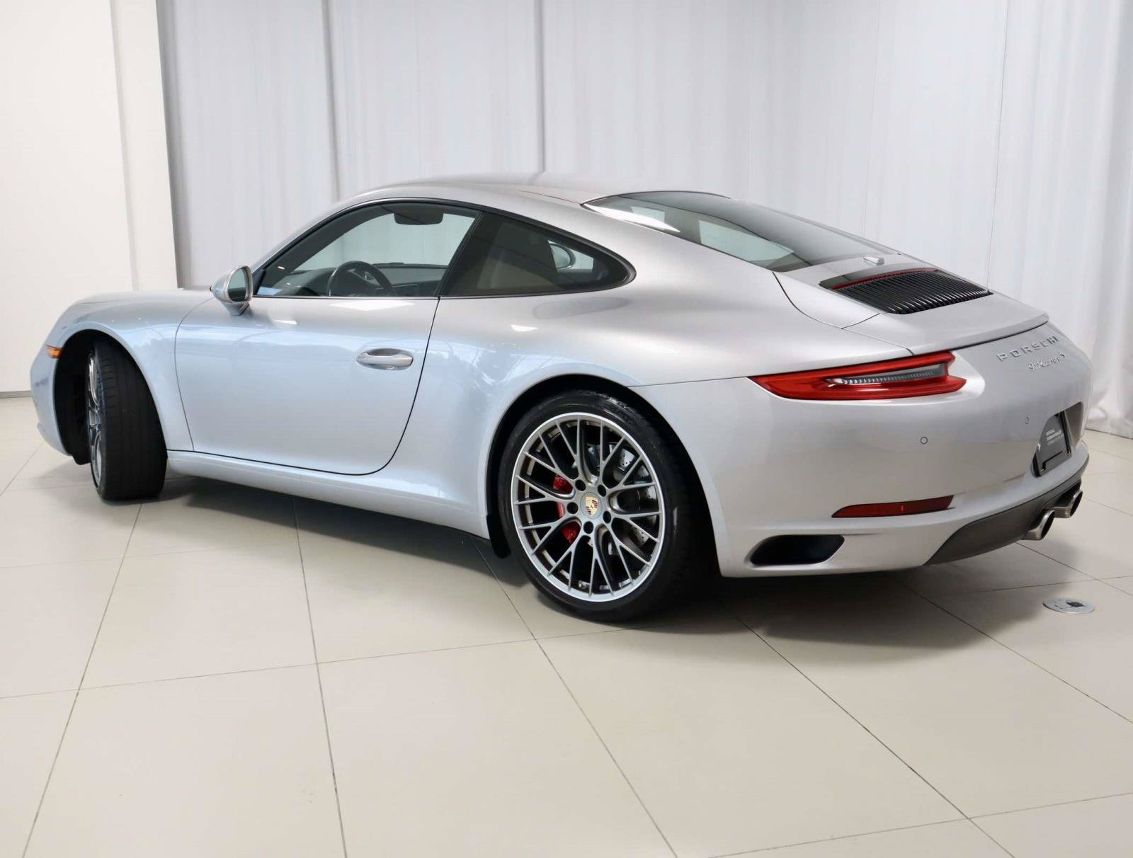 Used 2018 Porsche 911 Carrera S RWD image 3