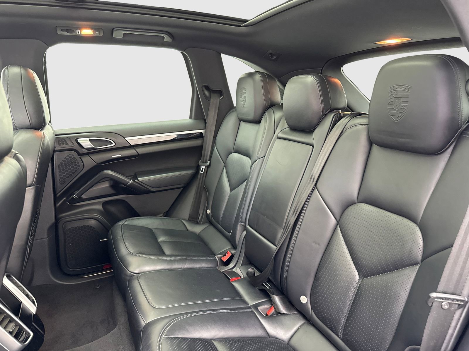 Used 2016 Porsche Cayenne AWD/4WD image 37