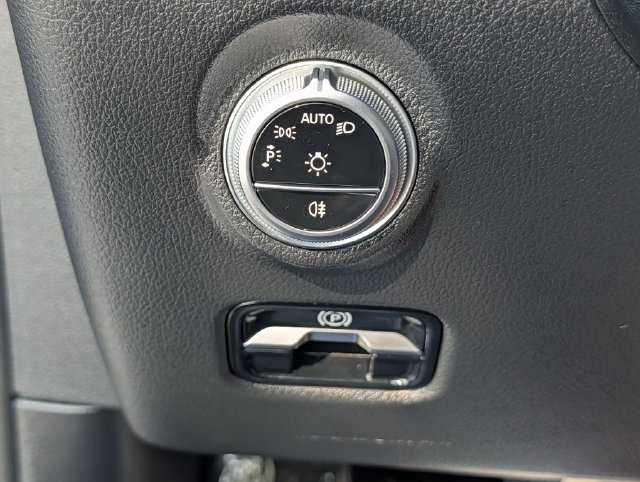 Used 2023 Mercedes-Benz C 300 Sedan image 23