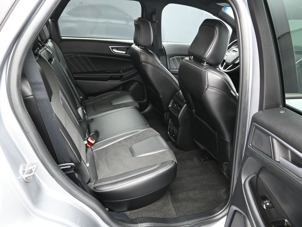 Used 2020 Ford Edge ST image 27