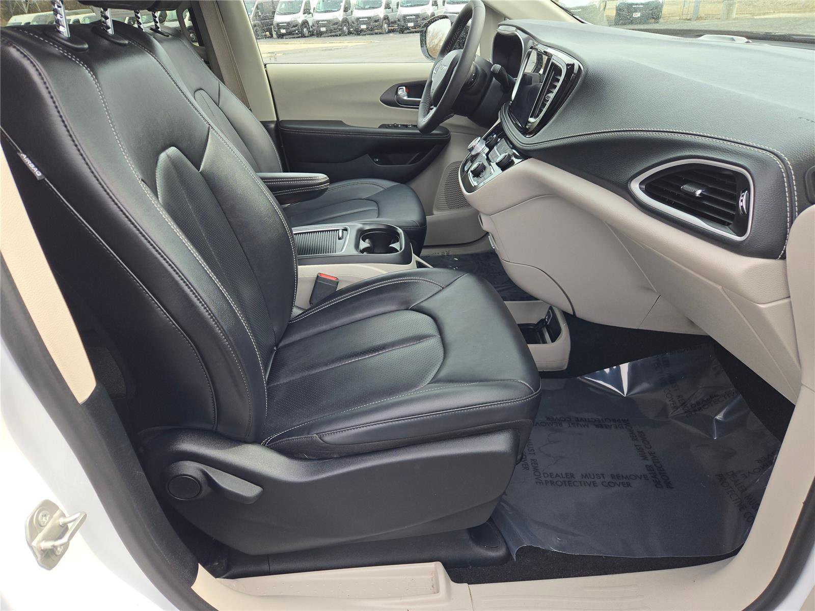 Certified 2024 Chrysler Pacifica Select image 8