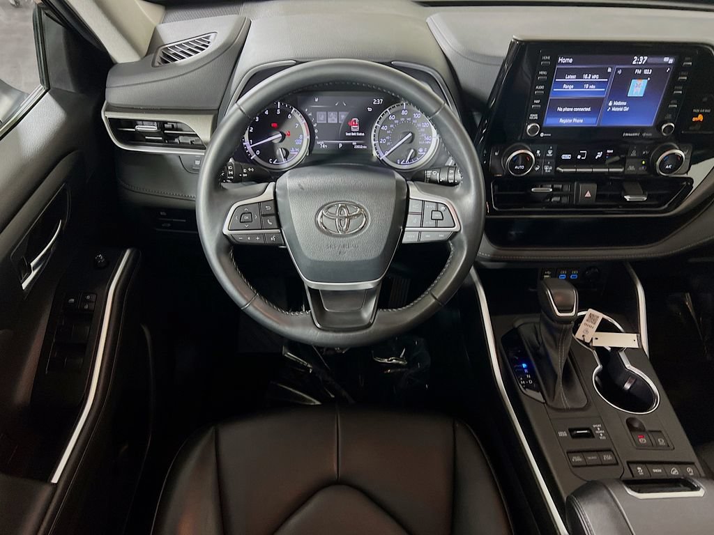 Used 2022 Toyota Highlander XLE AWD/4WD image 20