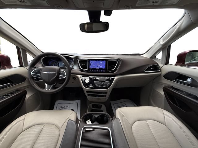 Used 2017 Chrysler Pacifica Touring-L Plus FWD image 31