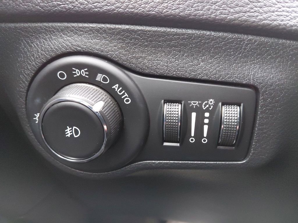 Used 2018 Jeep Compass Limited w/ Navigation Group image 36