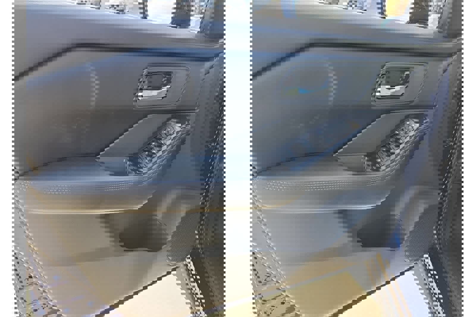 Used 2026 Nissan Rogue SV image 16