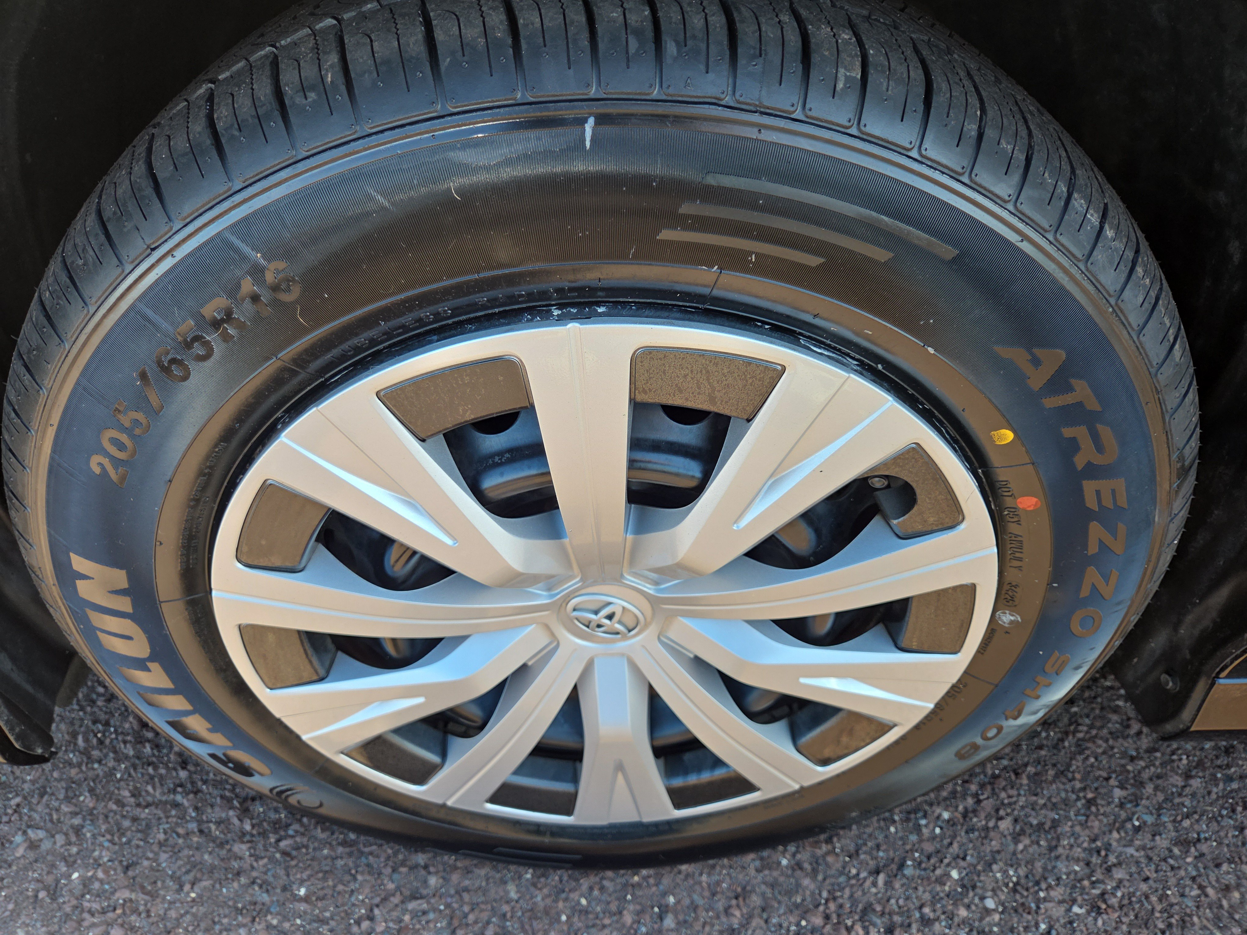 Used 2020 Toyota Camry LE FWD image 12