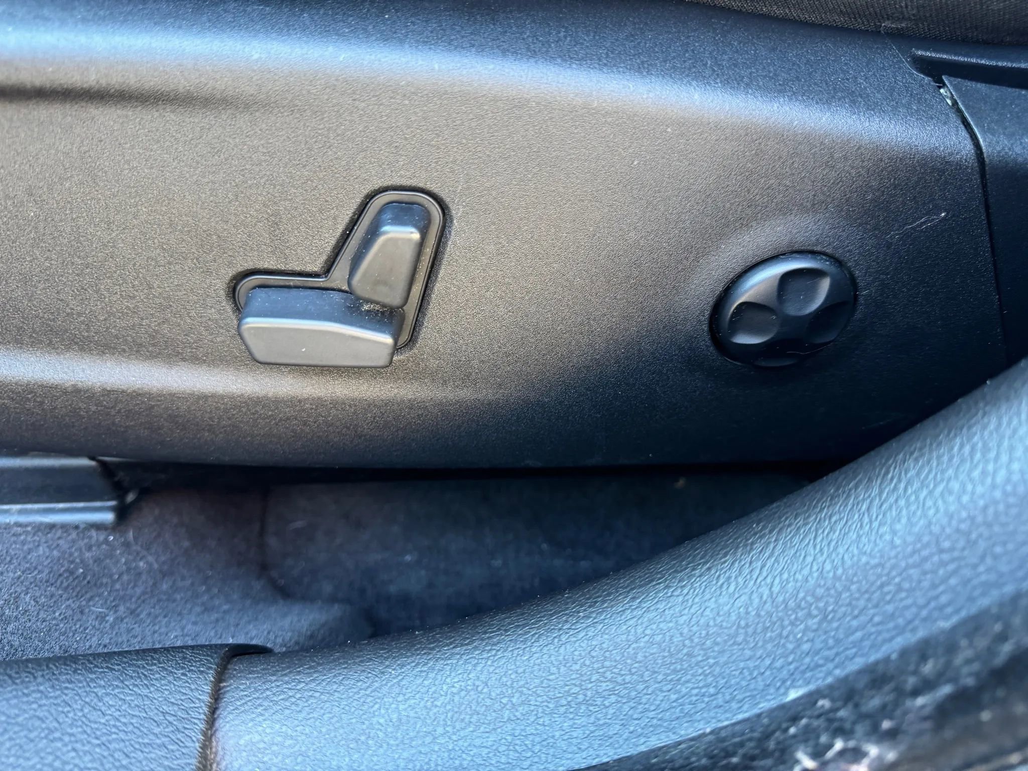 Used 2017 Chrysler 300 Limited image 12