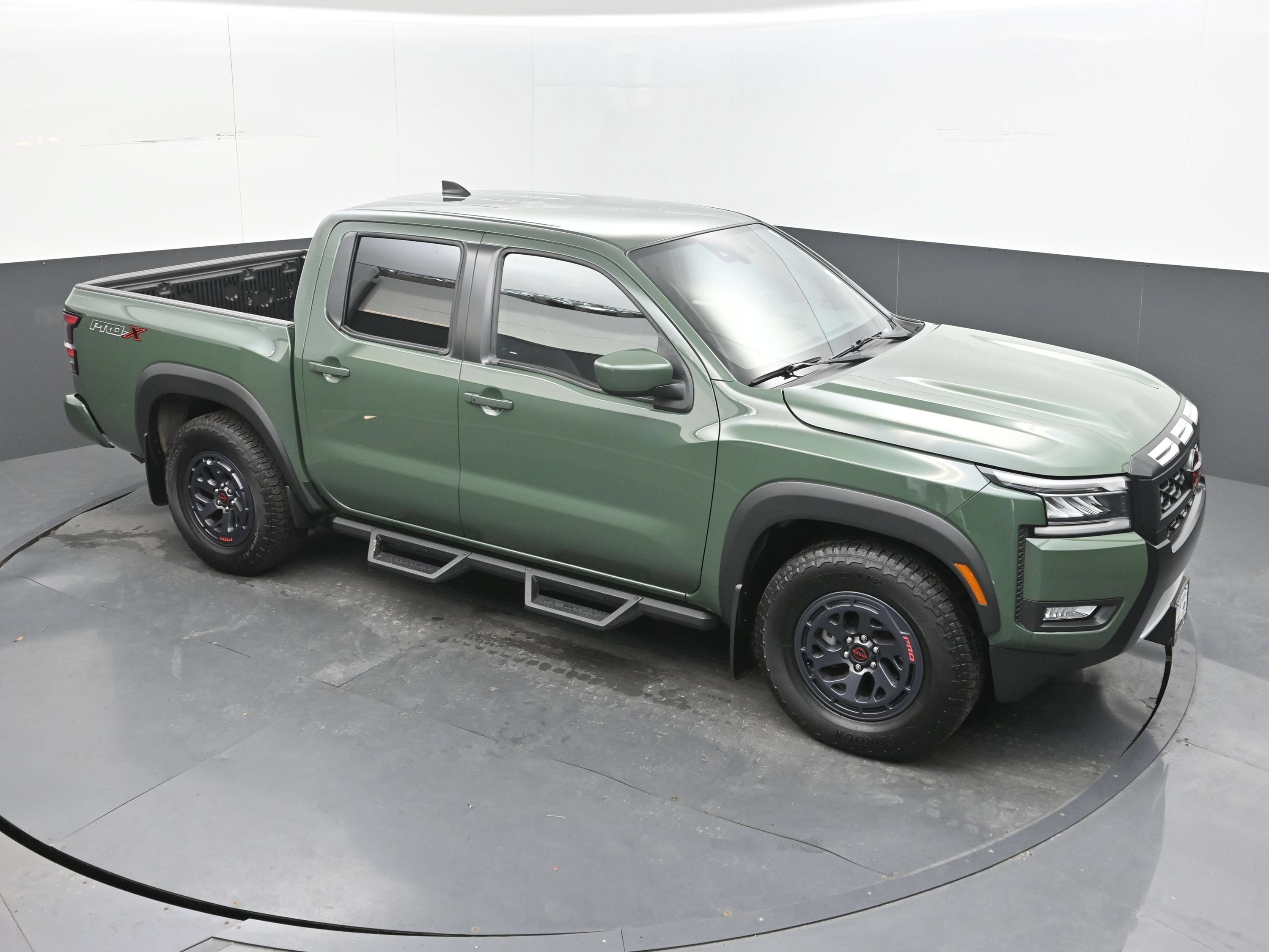 Used 2025 Nissan Frontier Pro-X RWD image 27