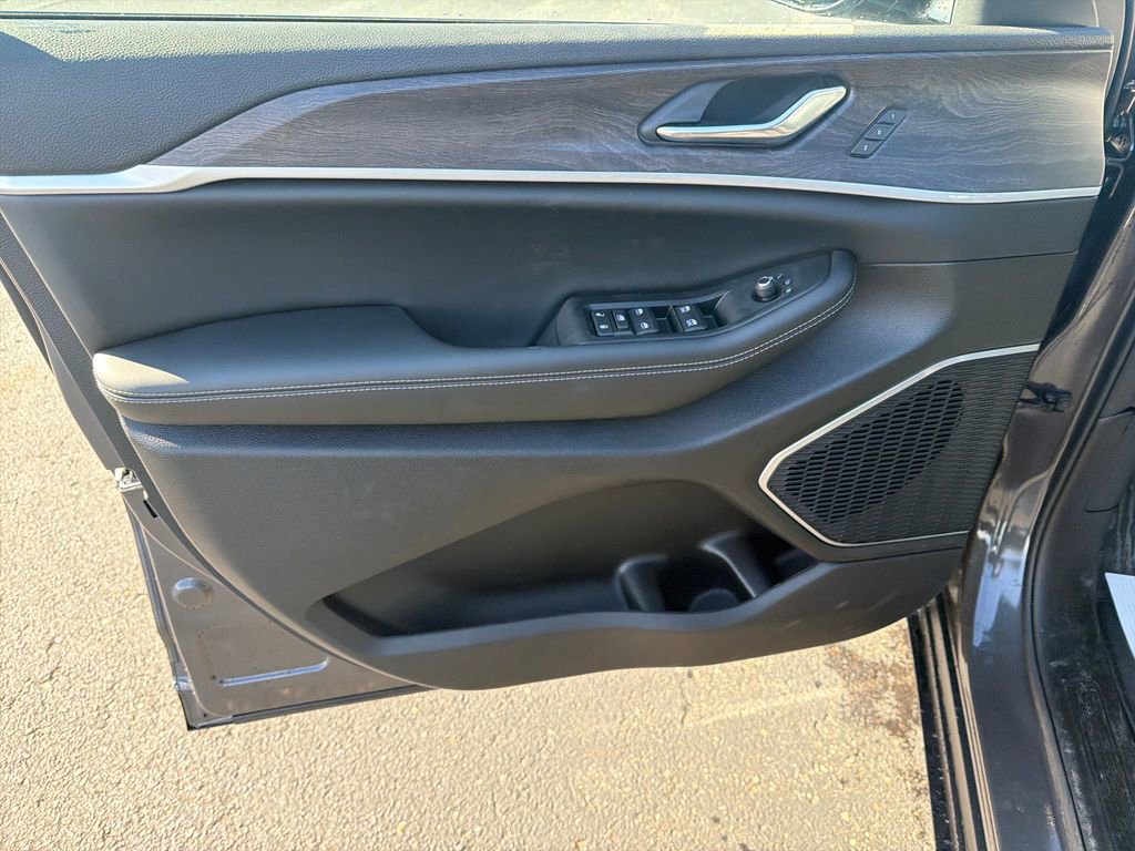 New 2026 Jeep Grand Cherokee L Limited w/ Limited Altitude Package image 10