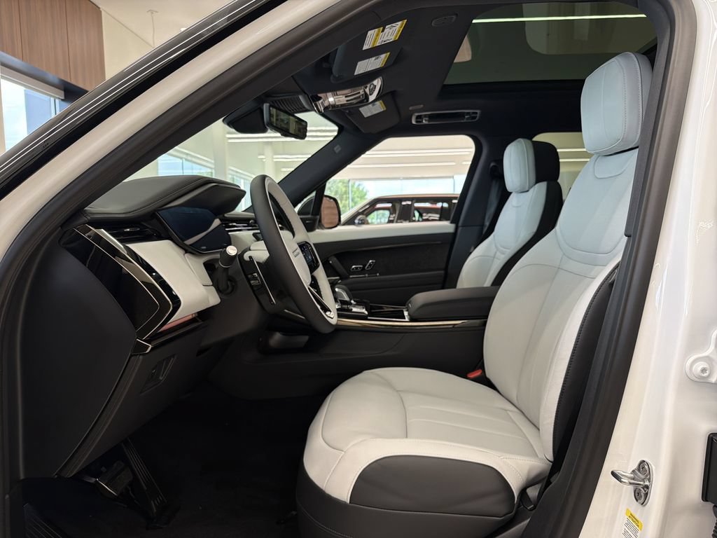 New 2026 Land Rover Range Rover Sport Dynamic SE AWD/4WD image 3