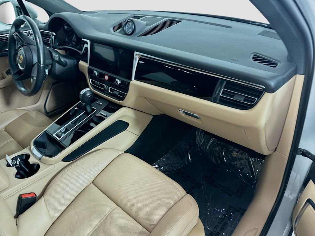 Certified 2023 Porsche Macan image 30
