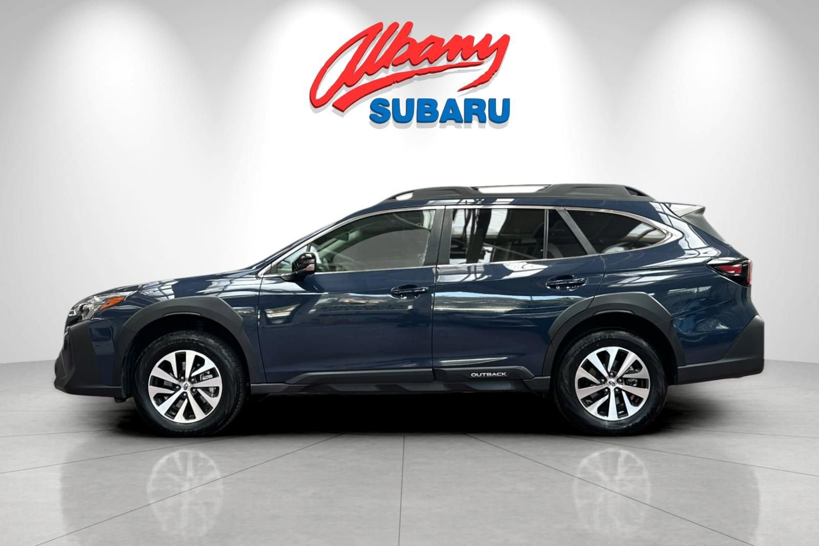Used 2025 Subaru Outback Premium image 8