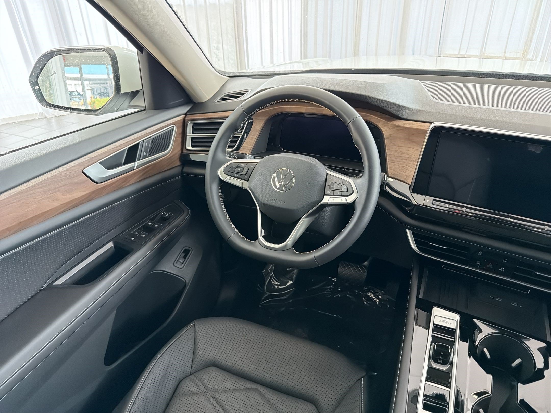 New 2026 Volkswagen Atlas SE FWD image 27
