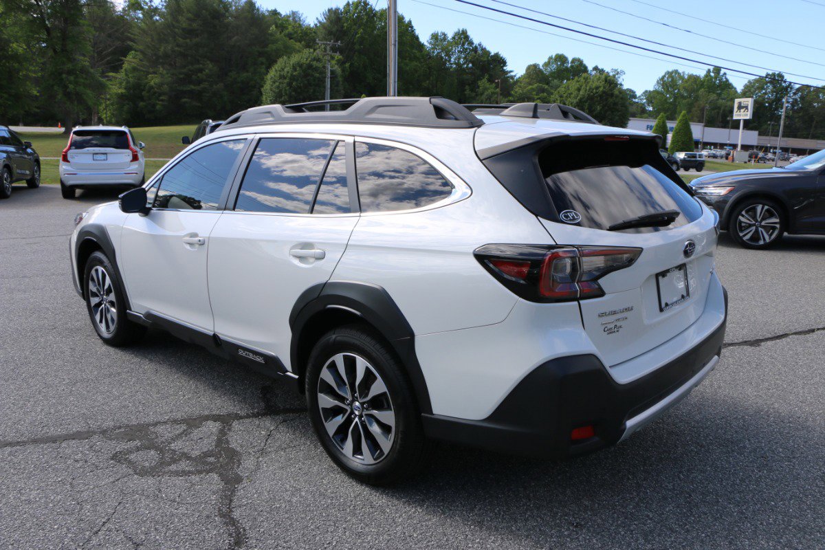 Used 2023 Subaru Outback Limited XT AWD/4WD image 3