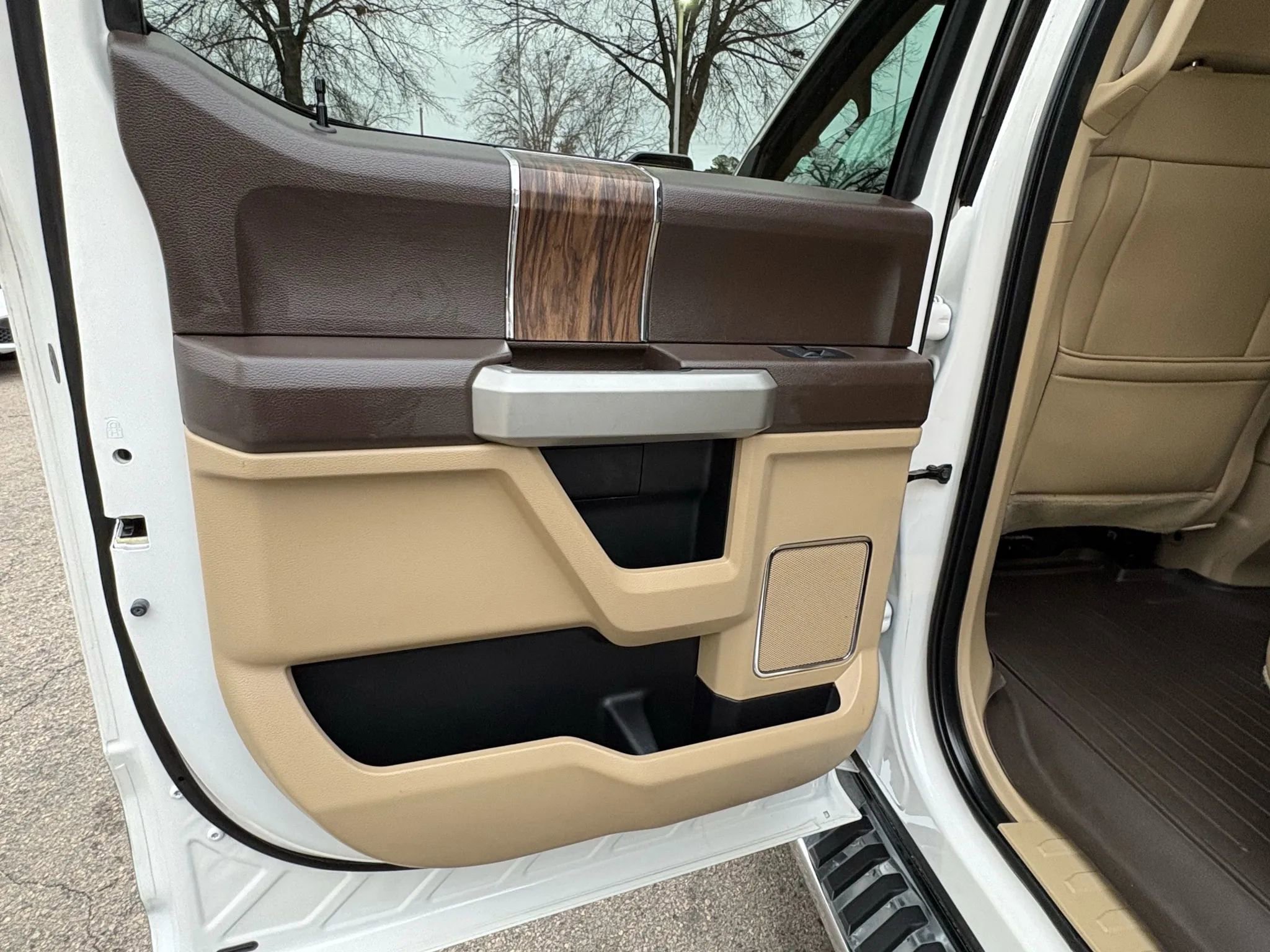 Used 2018 Ford F150 Lariat w/ Equipment Group 502A Luxury image 25