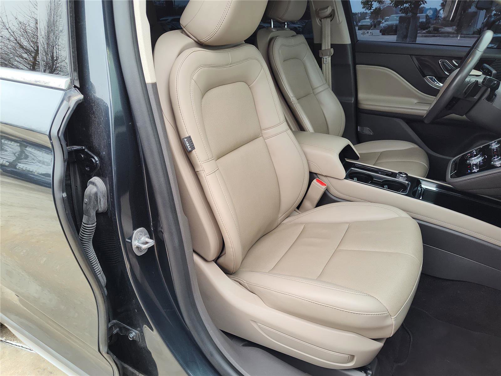 Used 2022 Lincoln Corsair Reserve image 23