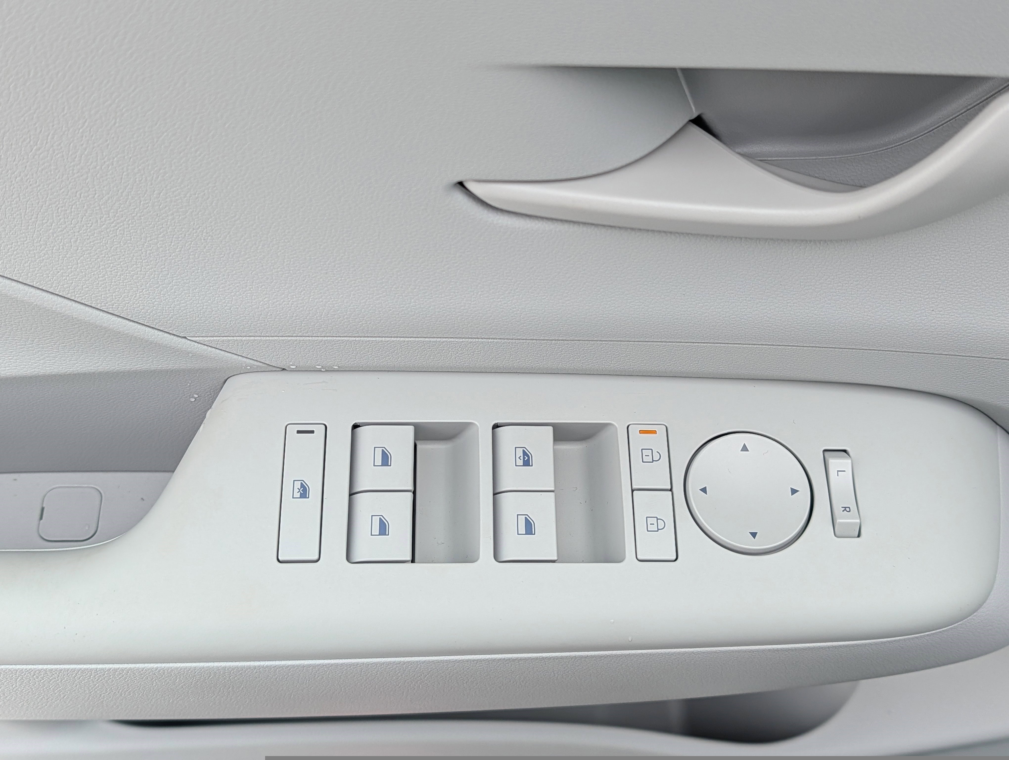 New 2026 Hyundai Kona SE image 10