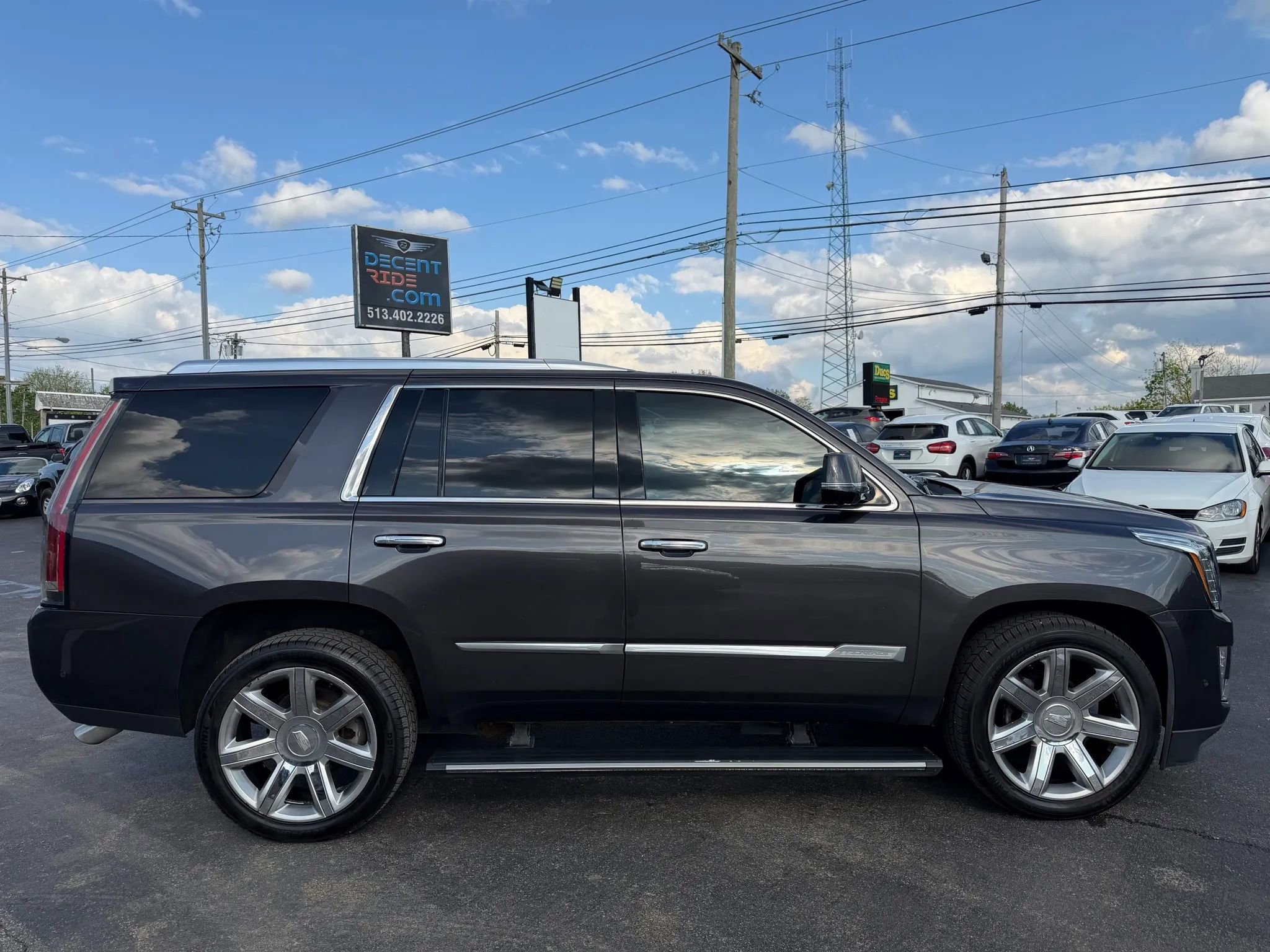 Used 2017 Cadillac Escalade Premium Luxury AWD/4WD image 2