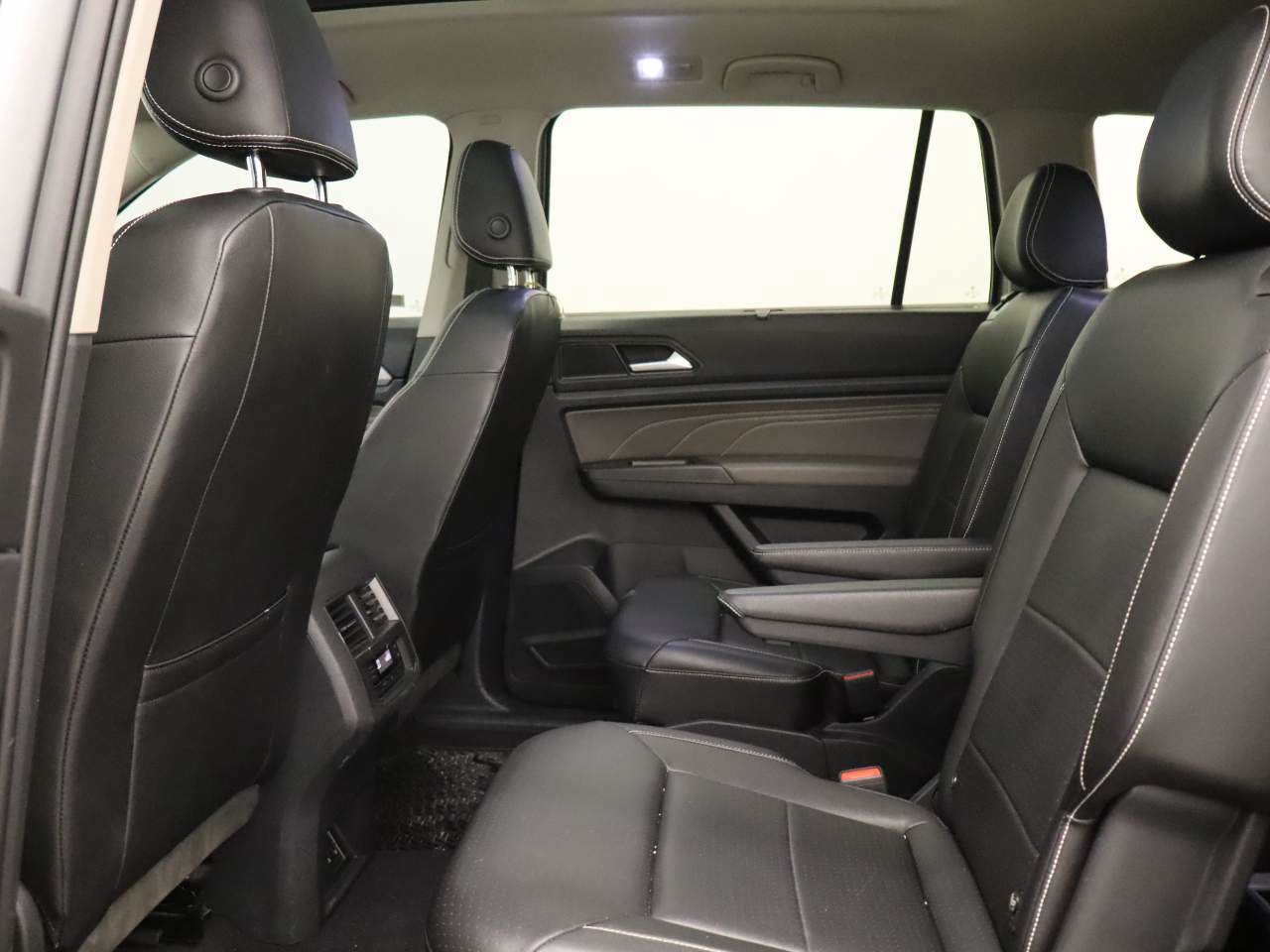 Used 2023 Volkswagen Atlas SE w/ Panoramic Sunroof Package FWD image 15