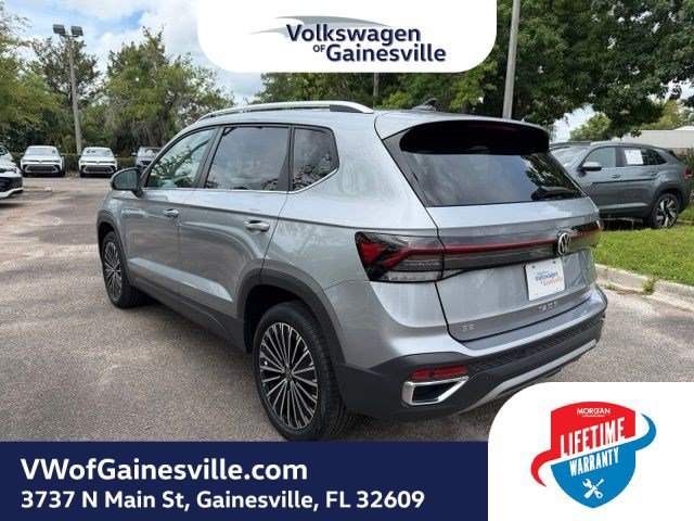 Used 2025 Volkswagen Taos SE FWD image 4