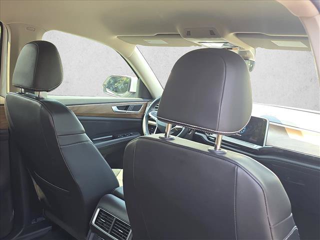 Used 2024 Volkswagen Atlas SE w/ Black Wheel Package FWD image 24