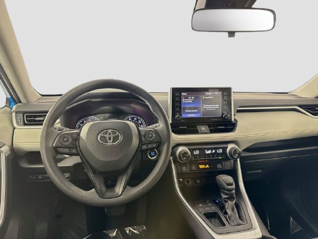 Used 2019 Toyota RAV4 XLE w/ Convenience Package FWD image 16