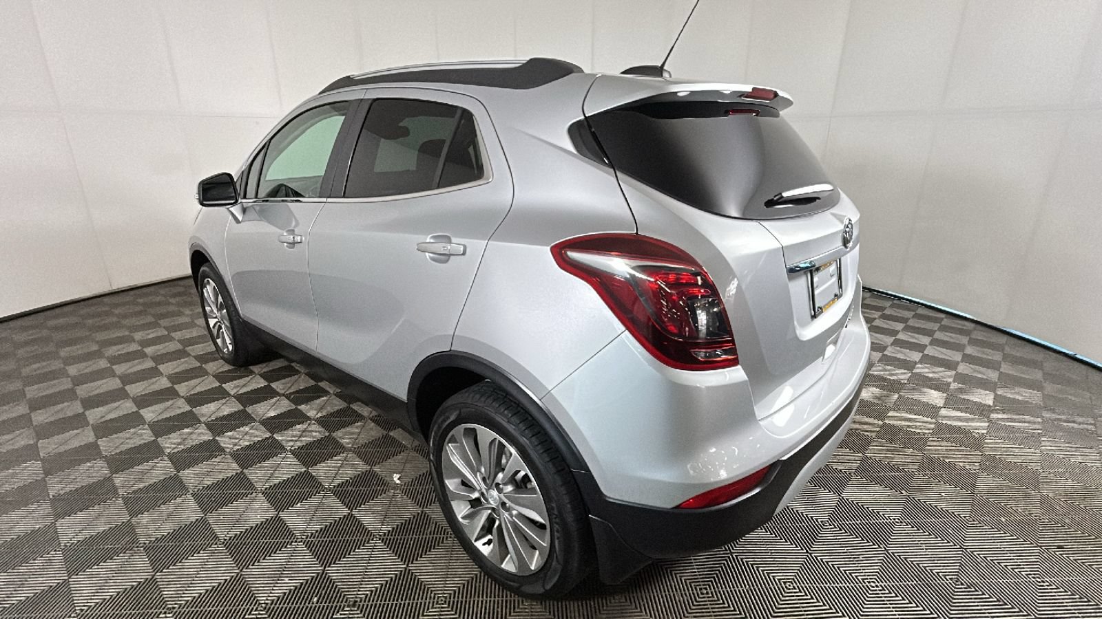 Used 2019 Buick Encore Preferred AWD/4WD image 5