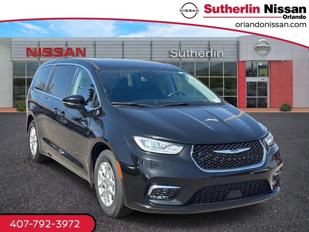 Used 2023 Chrysler Pacifica Touring-L FWD image 1