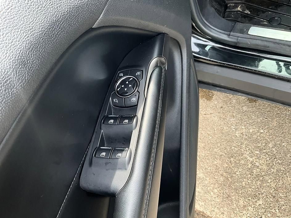 Used 2015 Lincoln MKC FWD w/ Equipment Group 101A Select image 13