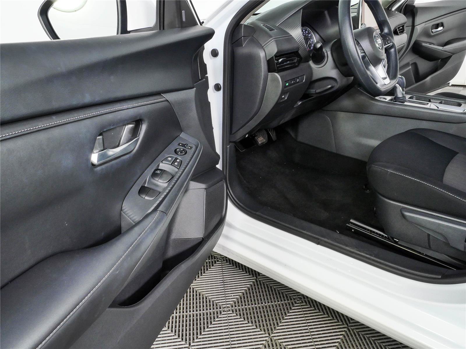 Used 2023 Nissan Sentra SV FWD image 8