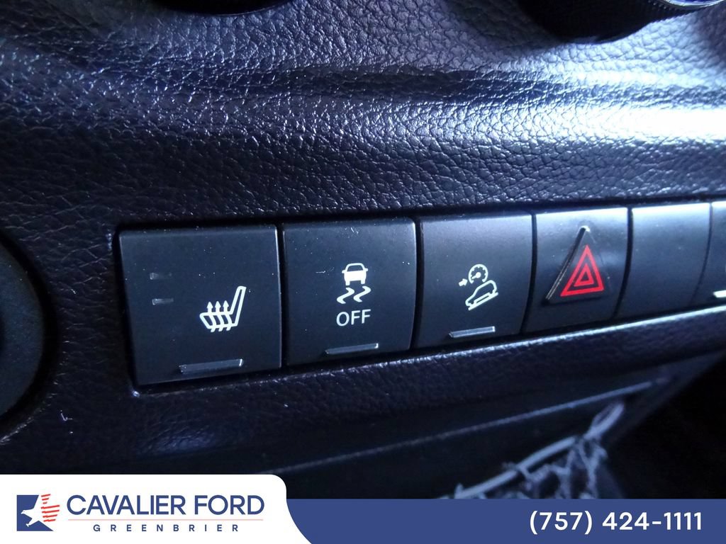 Used 2016 Jeep Wrangler Sahara w/ Connectivity Group AWD/4WD image 29