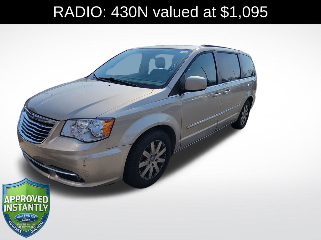 Used 2016 Chrysler Town & Country Touring image 1