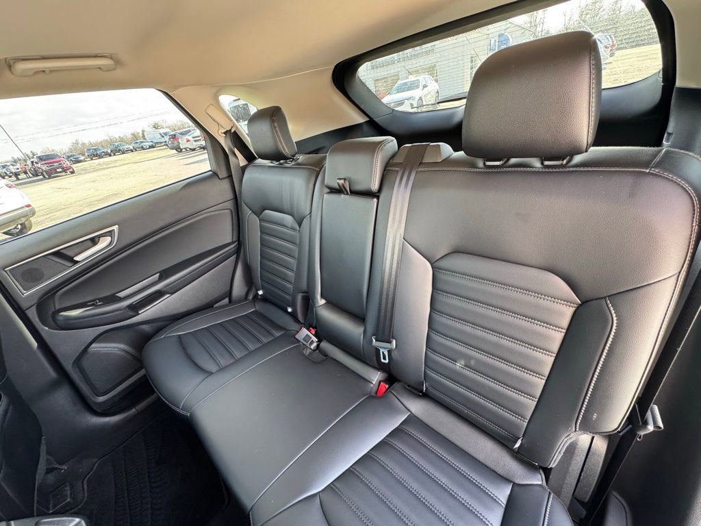 Used 2024 Ford Edge SEL w/ Convenience Package image 13
