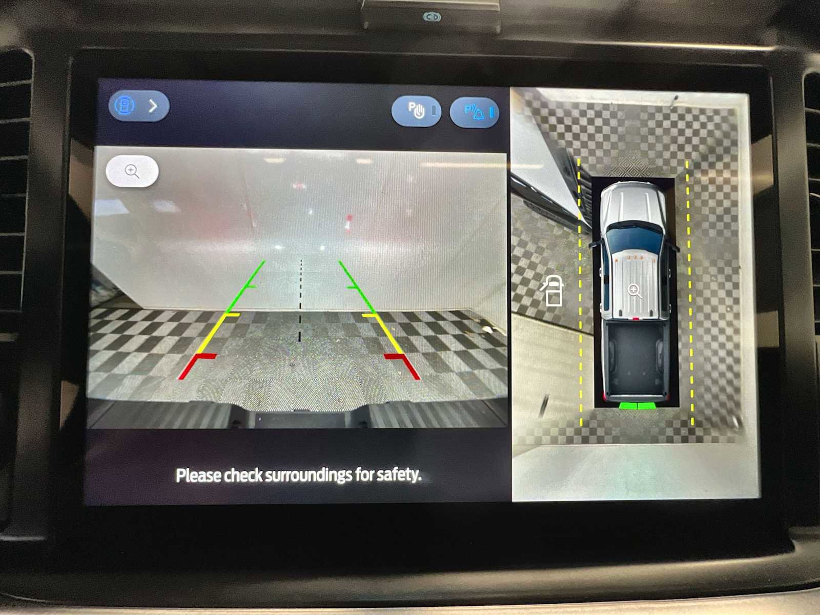 New 2026 Ford F250 Lariat w/ Black Appearance Package image 24