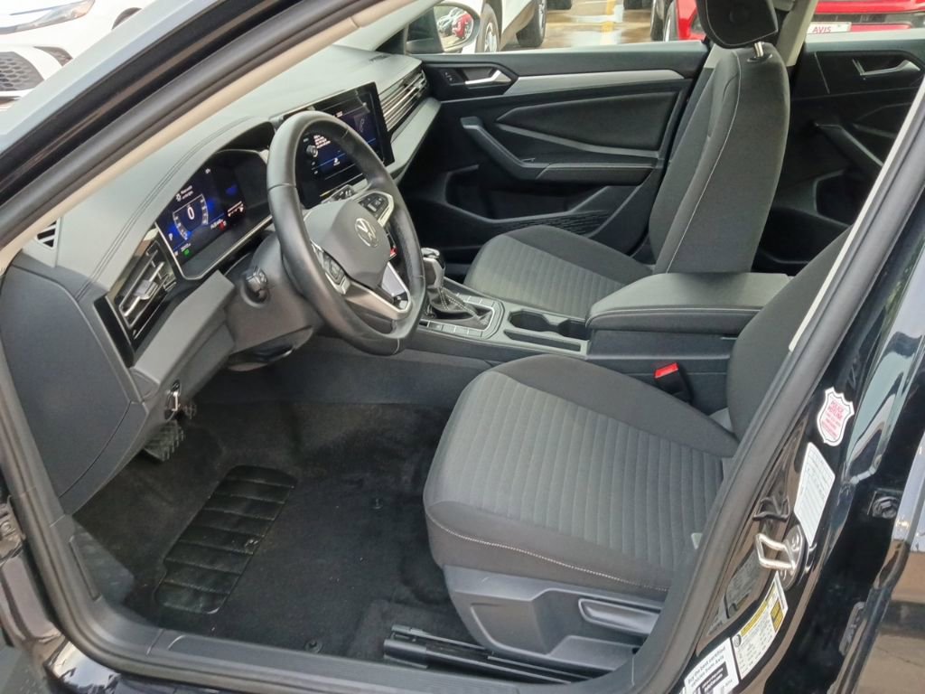 Used 2025 Volkswagen Jetta S image 4