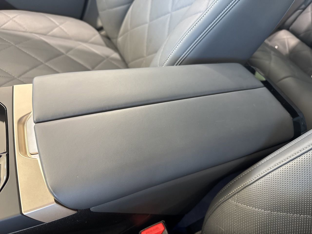 Used 2024 BMW iX xDrive50 w/ Sport Package image 30