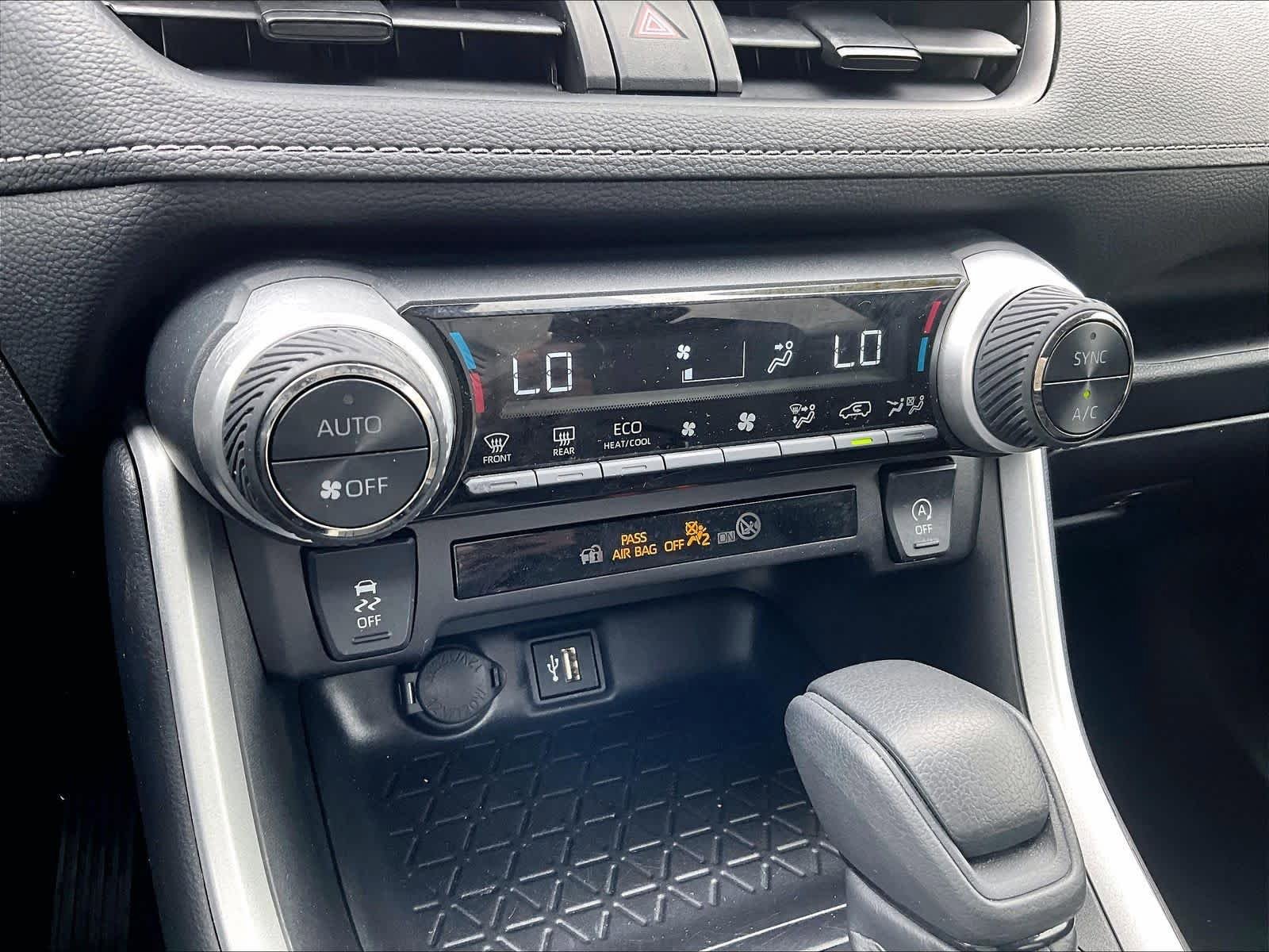 Used 2025 Toyota RAV4 XLE image 26